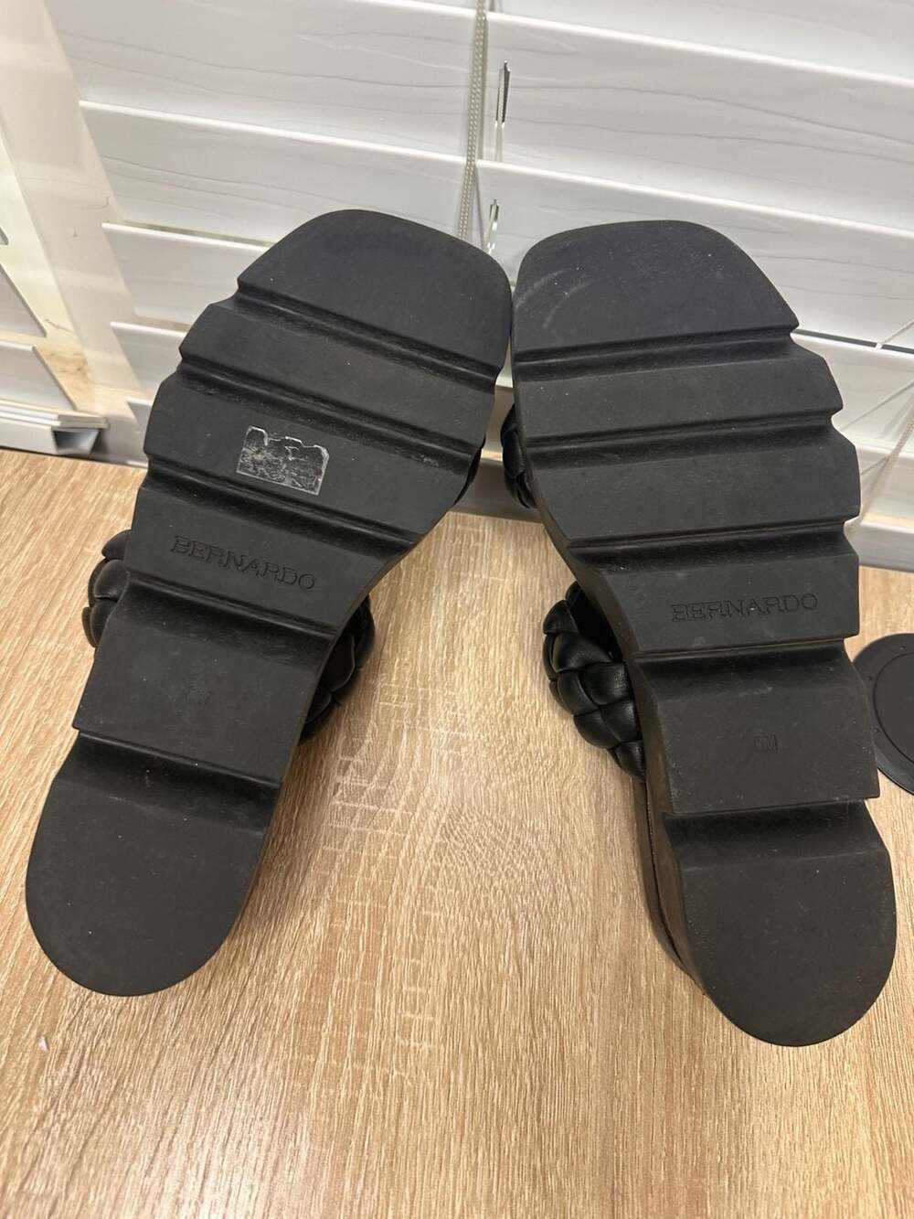 Bernardo Ciara Braided Black Leather Flatform Slide Sandals, Sz 8 - Picture 5 of 5